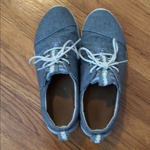 TOMS light gray tennis shoes